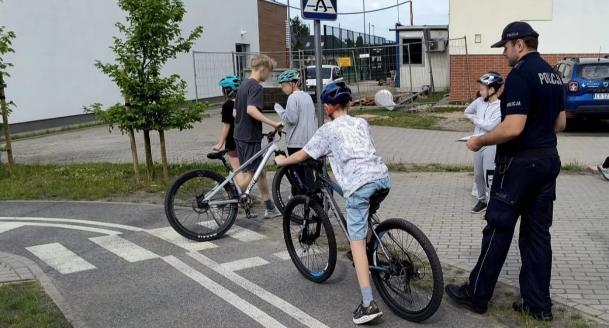Łochowo: egzamin na kartę rowerową z dzielnicowym