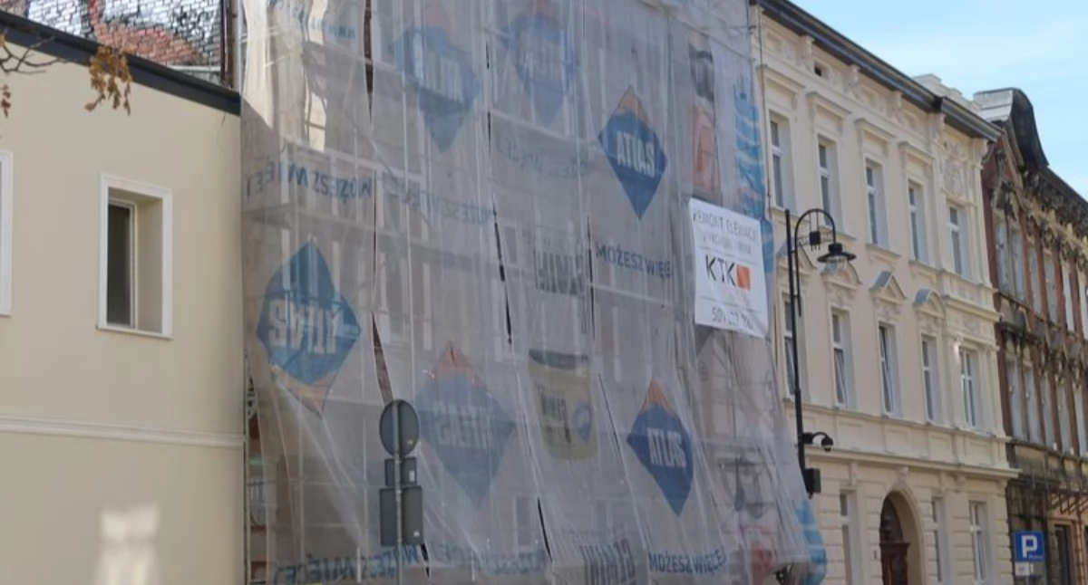 Remont kamienicy na Pomorskiej. Szczyt i lukarny wracają