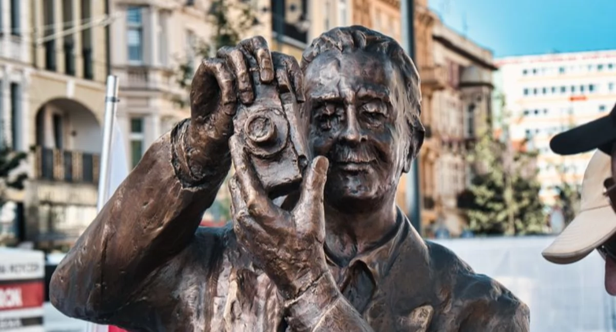 Plac Wolności prawie gotowy w Bydgoszczy. Rzeźba już stoi