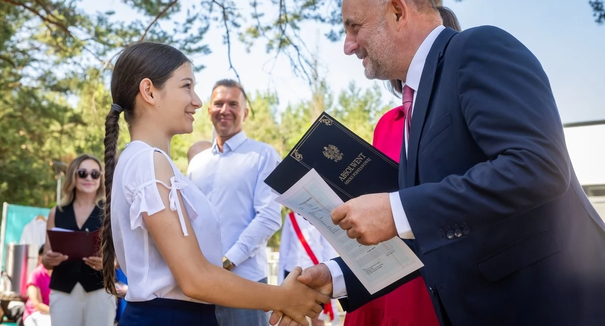 337 tys. uczniów zaczyna wakacje. Dziś koniec roku