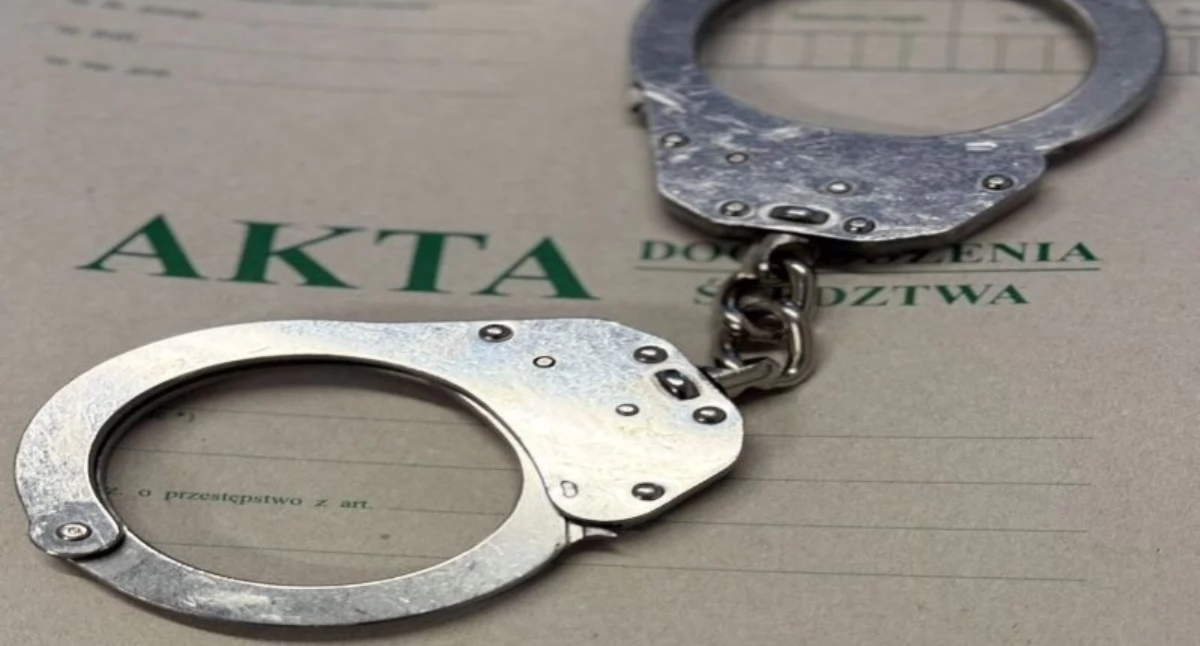 Toruń: 21-latek zatrzymany. 15 zarzutów po włamaniu
