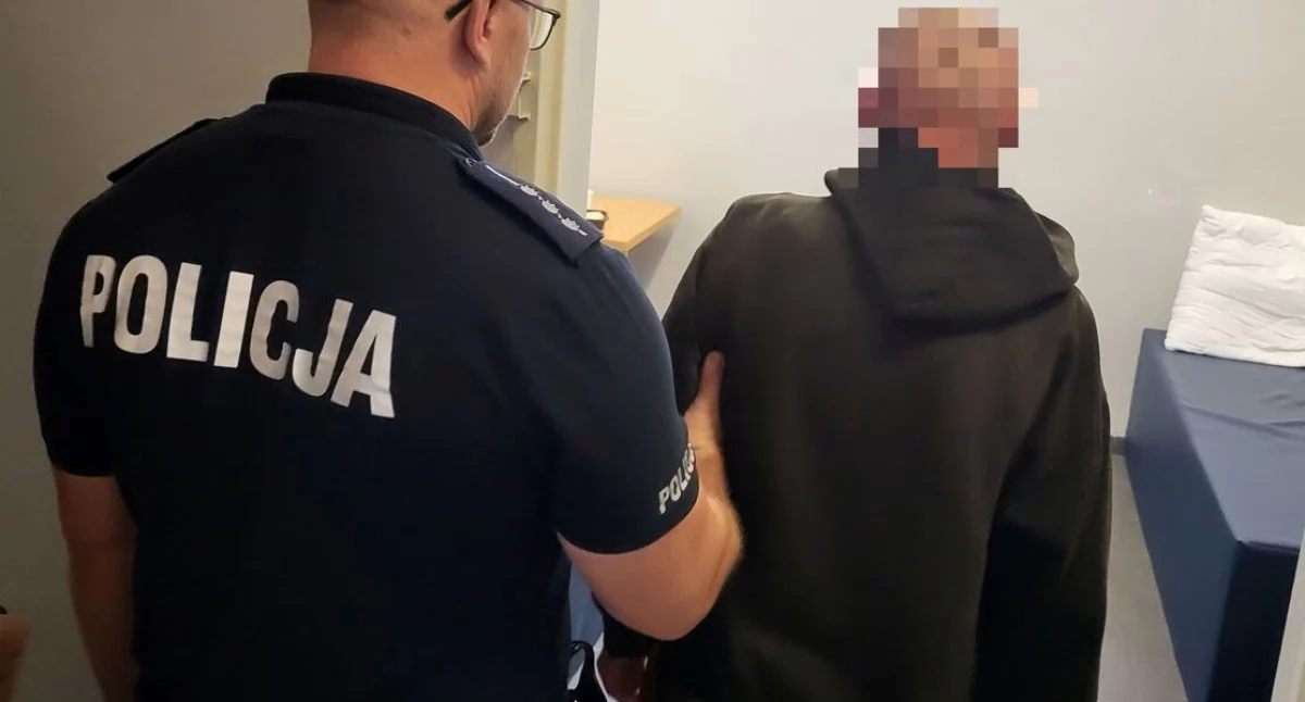 Policjanci z Aleksandrowa zatrzymali 2 po kradzieży torby 78‑latka