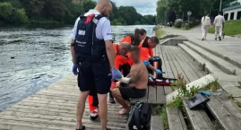 Policjanci wodni z Bydgoszczy wyciągnęli mężczyznę z Brdy