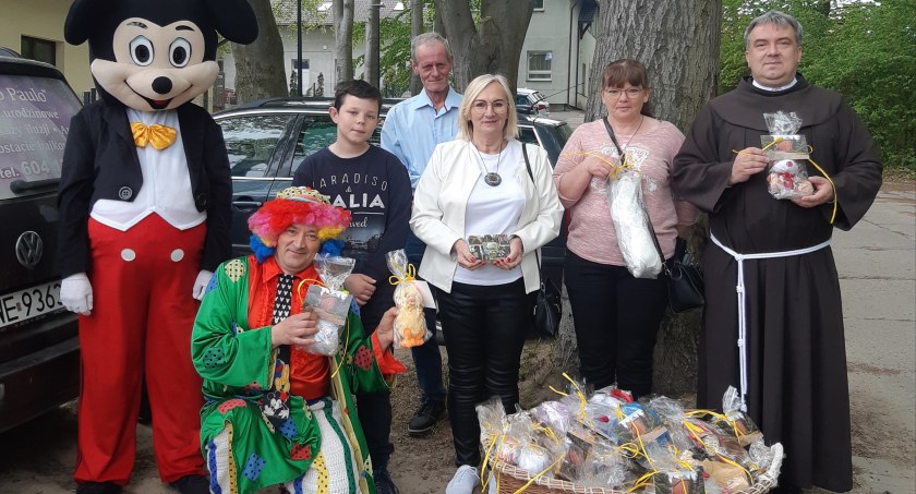 Odwiedziny artystów i wolontariuszy z Orlika w hospicjum „Aniołowo” w Chojnicach