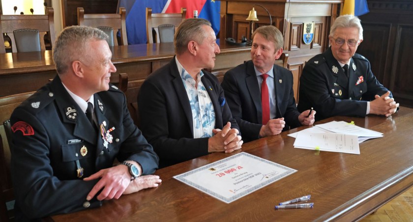 Sypnęło kasą na sprzęt dla strażaków z OSP