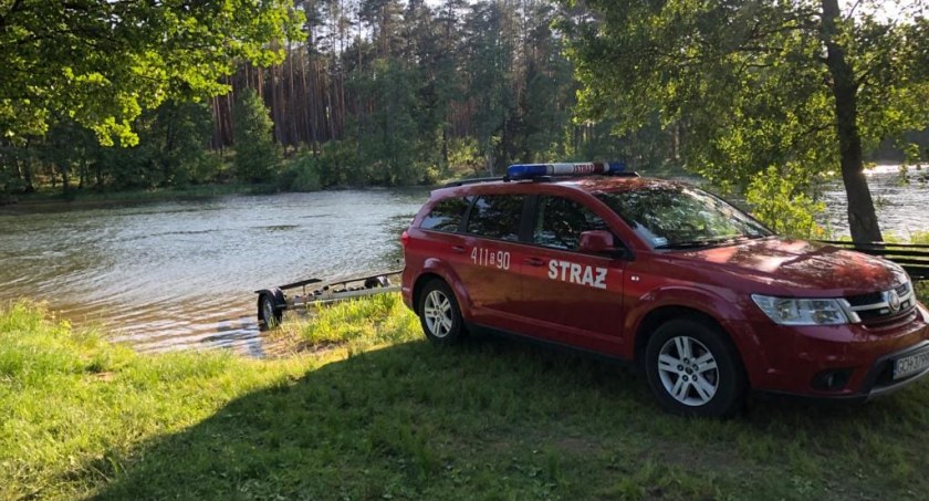Rodzice stracili z oczu dwójkę dzieci. Pływali na kajakach