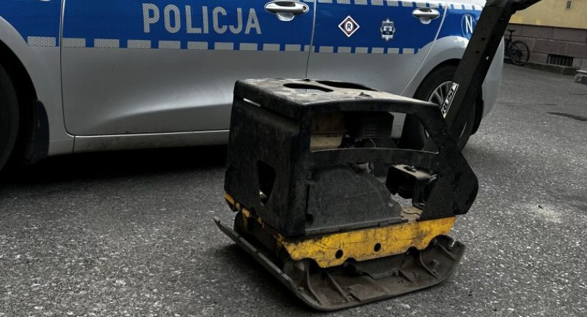 Gagatki ukradli zagęszczarkę. Pojawił się też paser