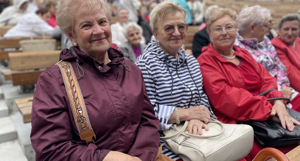 Seniorzy dobrze się bawią w chojnickiej fosie (GALERIA)