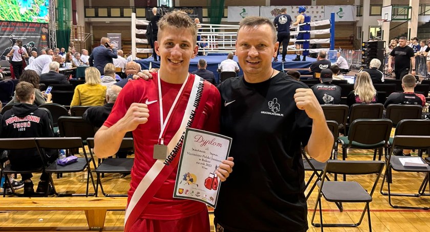 Sukces zawodnika Boxing Team Chojnice. Szymon Szczukowski wicemistrzem Polski juniorów w boksie