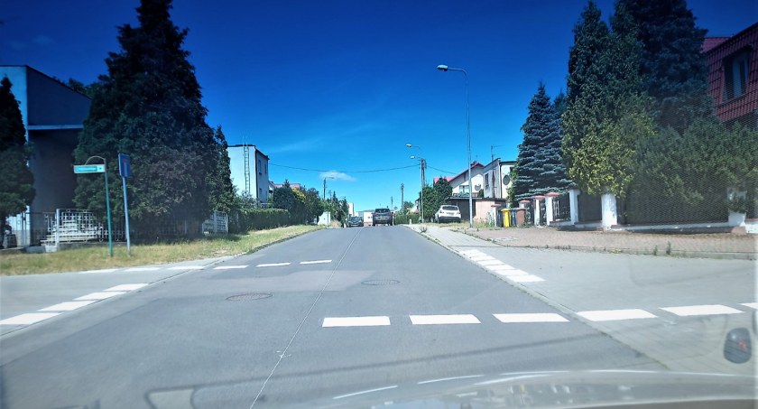 Na ulicy Zapolskiej w Chojnicach wymalowano znaki poziome. Ma być bezpieczniej.
