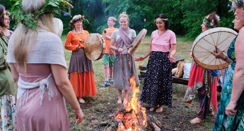Kręgi kamienne: kobiety w ceremonii ognia i wody FILM!