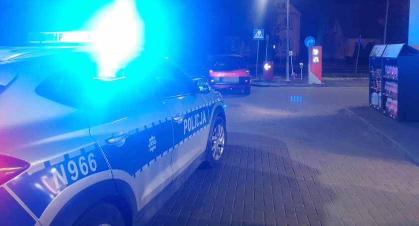 Pijany przyjechał na stację po alkohol. Zatrzymali go ratownicy medyczni