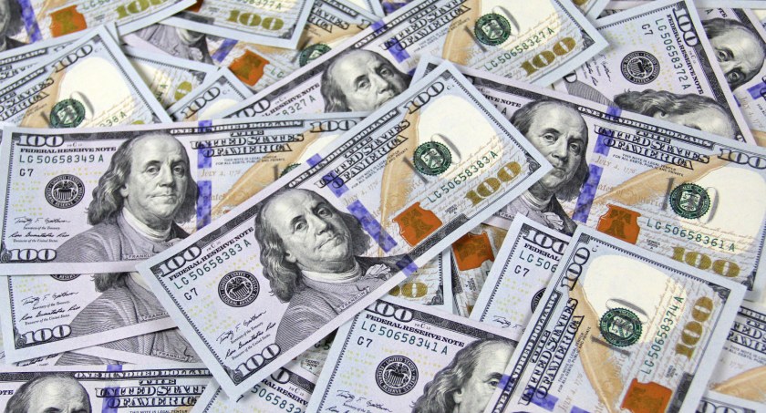 Straciła prawie 16 tysięcy dolarów. Co spotkało mieszkankę gminy Chojnice?