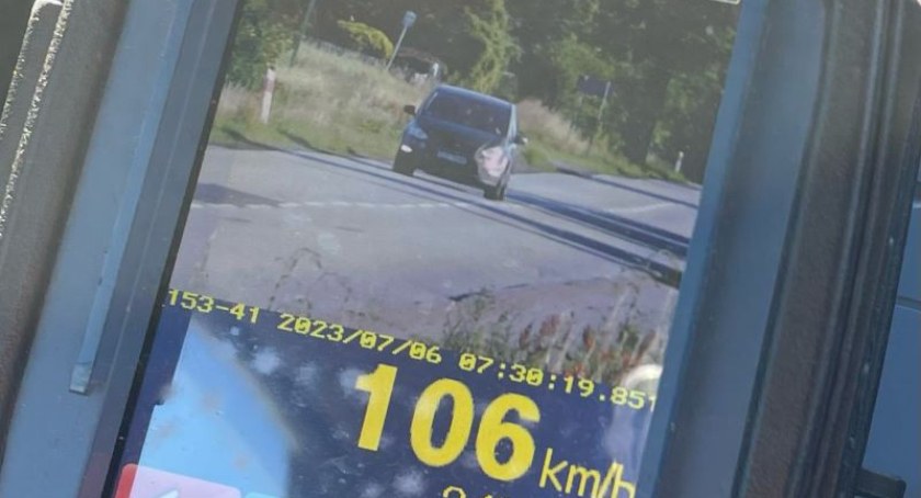 Tak szybko nie wolno jeździć w obszarze zabudowanym!