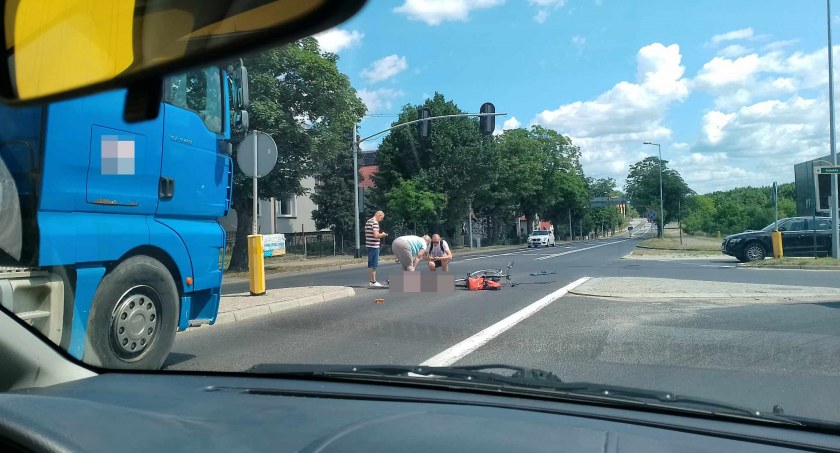 Potrącenie rowerzysty na skrzyżowaniu na Tucholskiej z Gdańską