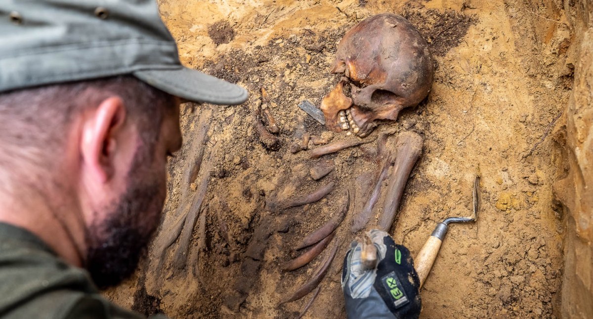 Archeolog z Chojnic odkrył groby 60 włoskich żołnierzy (FOTO) 