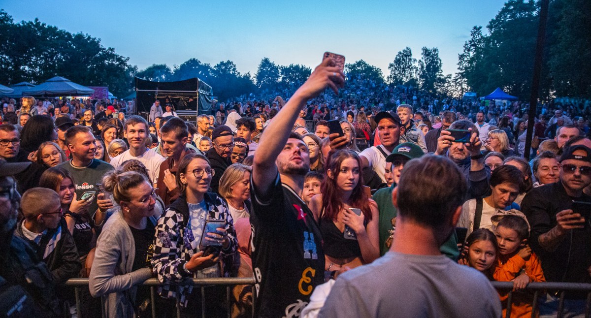 Koncert Kamila Bednarka ściągnął do parku tłumy (GALERIA)