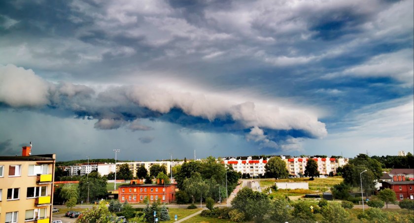 Zachodni front atmosferyczny nad Chojnicami i okolicą na zdjęciach Czytelników