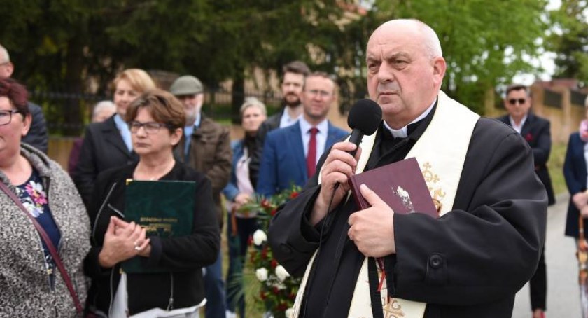 Parafianie nie zgadzają się z dekretem kurii i będą blokować wyjazd księdza AKTUALIZACJA