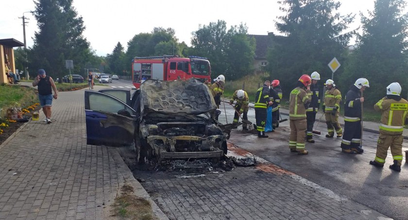 Pożar osobówki w Męcikale