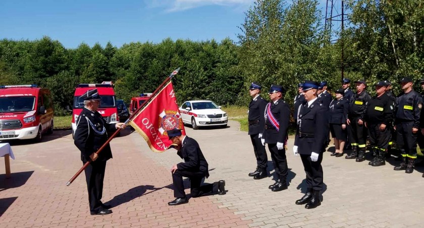 Sztandar, medale i prezenty dla Ochotniczej Straży Pożarnej w Lichnowach