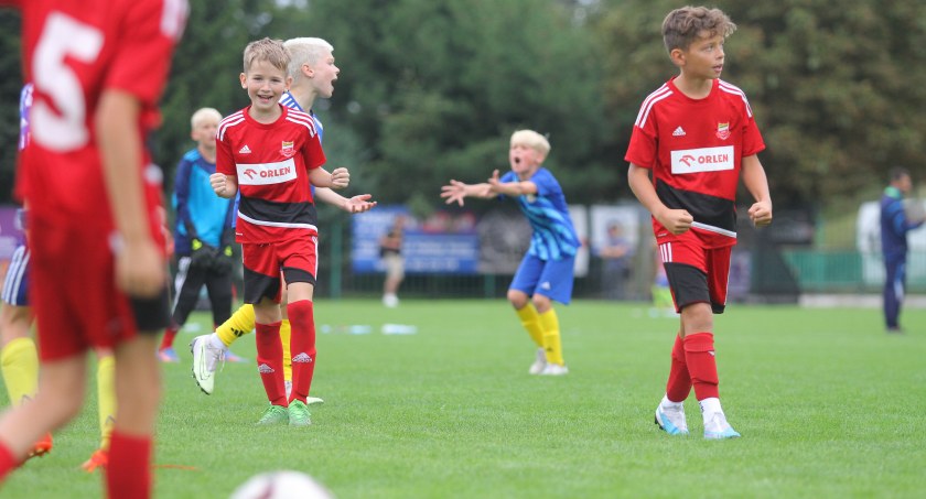 Młodzi piłkarze walczą w Chojnicach na Kolejarz Junior Cup 2023
