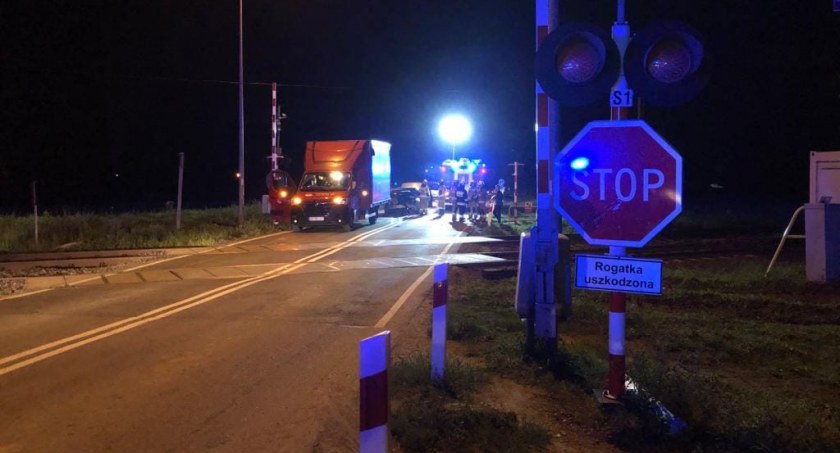 Kolizja przed przejazdem kolejowym w Nieżychowicach