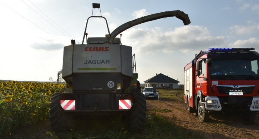 Mieszkaniec powiatu chojnickiego stracił nogę w kombajnie