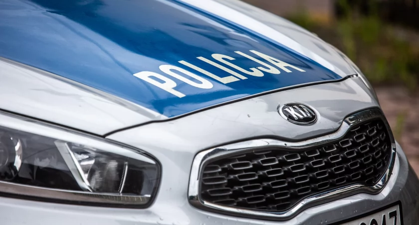 Na terenie gminy Konarzyny uszkodził kilka plakatów wyborczych. Policja szybko go znalazła