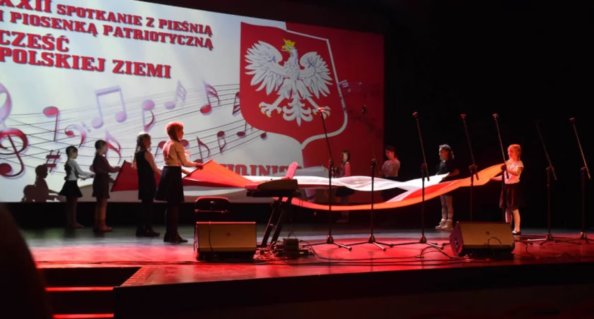 Świętujmy razem  niepodległość: XXIII spotkanie z pieśnią patriotyczną w Chojnicach