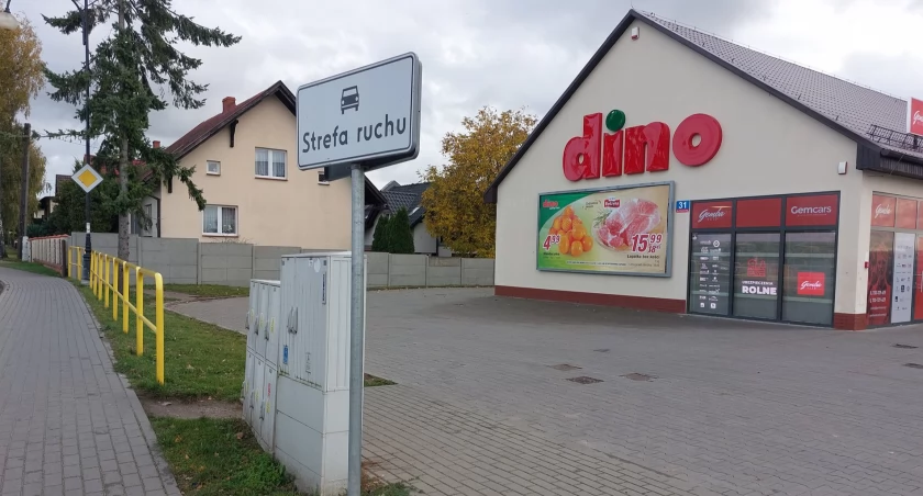 Jakich pracowników szuka Dino do pracy w okolicach Chojnic?