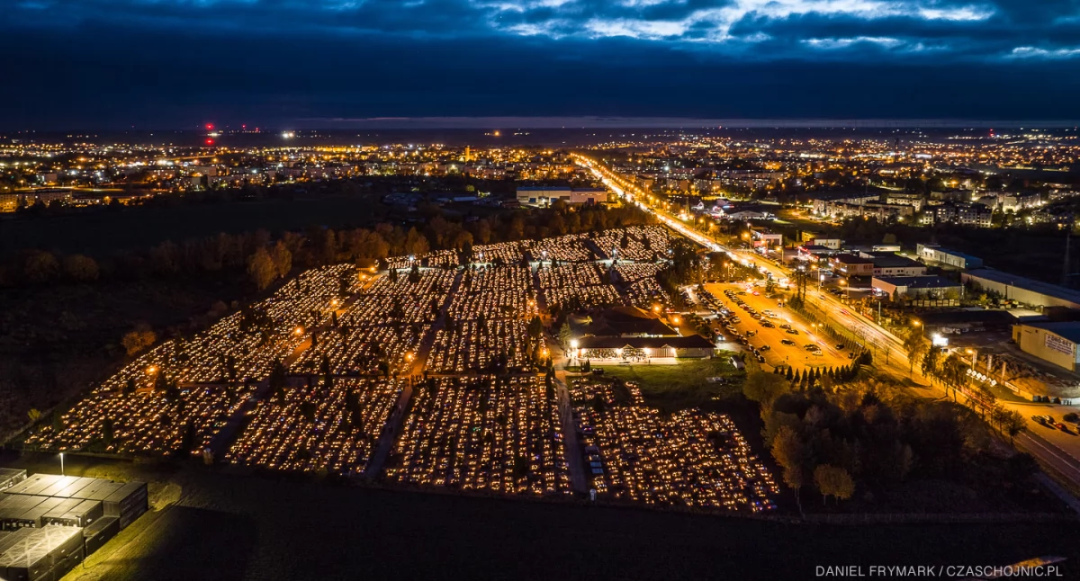 Uroczystość Wszystkich Świętych, na grobach płoną już znicze (FOTO, WIDEO)