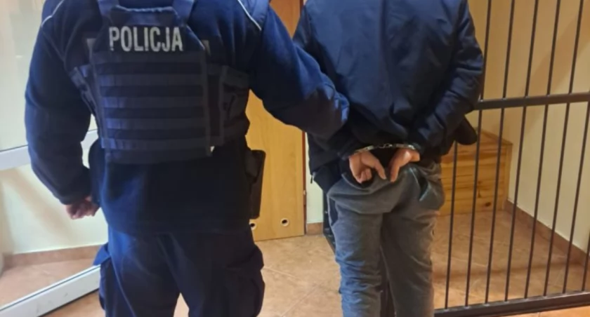 Co rowerzysta przewoził w plecaku? Narkotyki