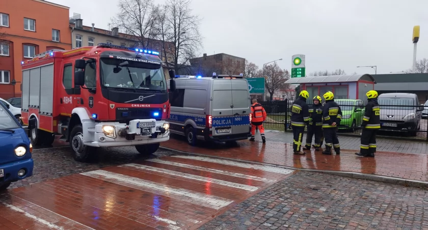 Kierujący uciekł z miejsca zdarzenia. W środku miał psa – yorka