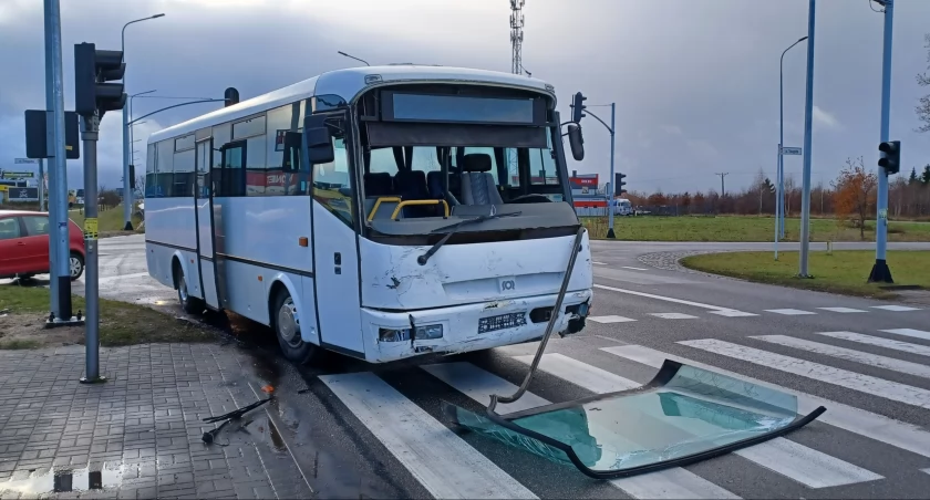 W Człuchowie także doszło do wypadku z udziałem autobusu