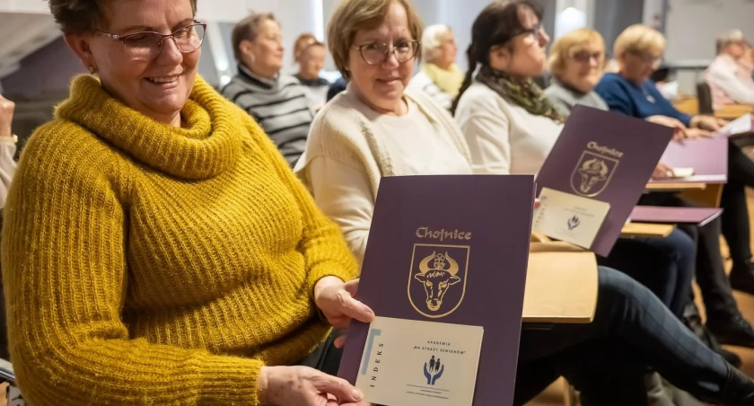 Seniorzy zdobywają umiejętności przydatne w codziennym życiu