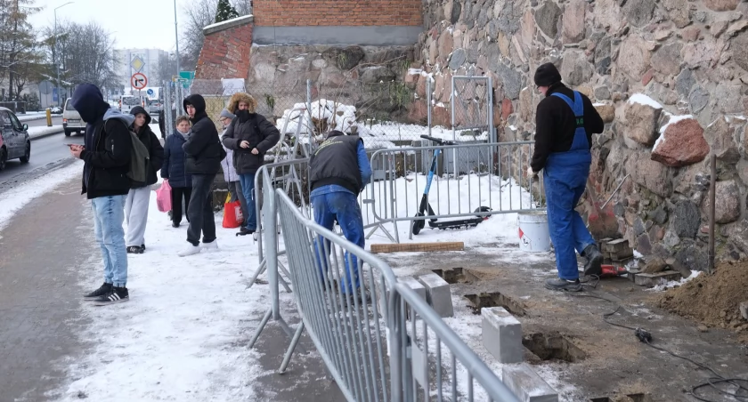 Trwa wymiana wiat przystankowych na chojnickich ulicach