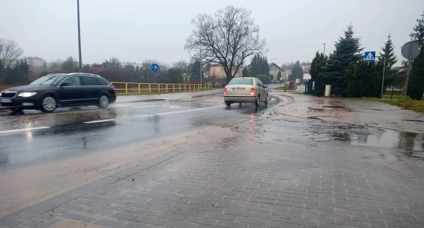 Potok na Zielonej. Czy problem notorycznego zalewania jezdni uda się rozwiązać?