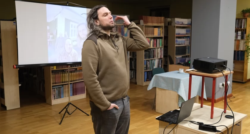 O co chodzi Szymańskiemu z tym gaszeniem światła?