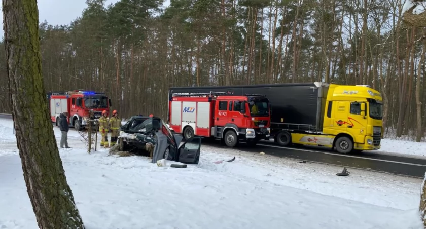 Wypadek w Rychnowach, ranna 63-letnia kobieta