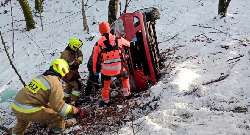 Wypadek na drodze wojewódzkiej w okolicach Wolności