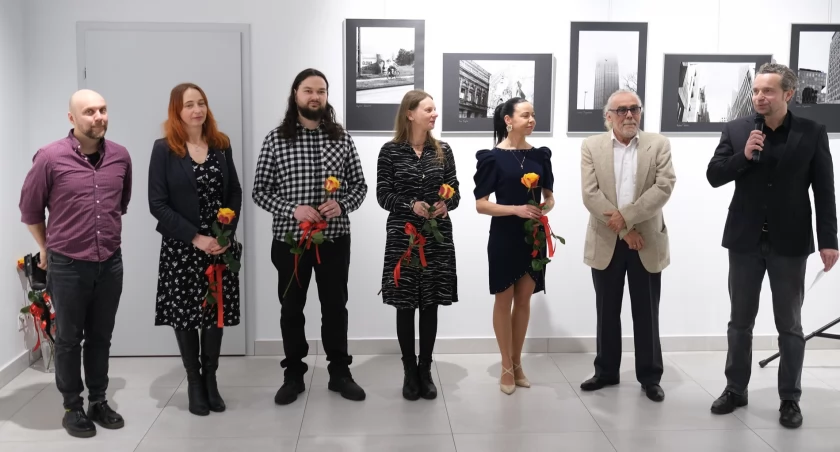 Wystawa pasjonatów czarno-białej fotografii analogowej