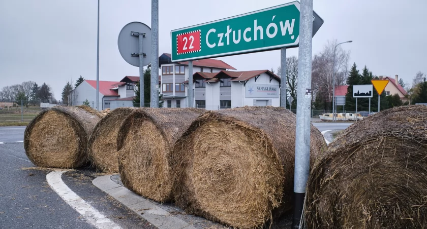 Protest rolników zaostrza się. Utrudnienia na chojnickiej obwodnicy
