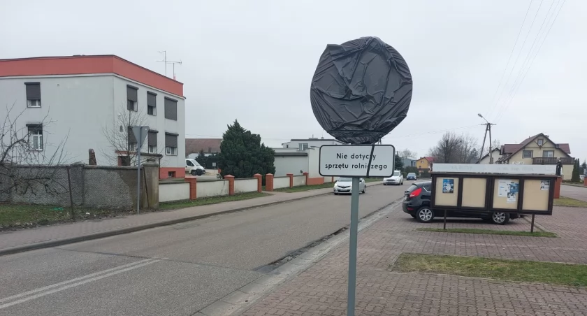 Drogę z Pawłowa w stronę Krojant rozjeżdżają TIR-y. To efekt rolniczych blokad