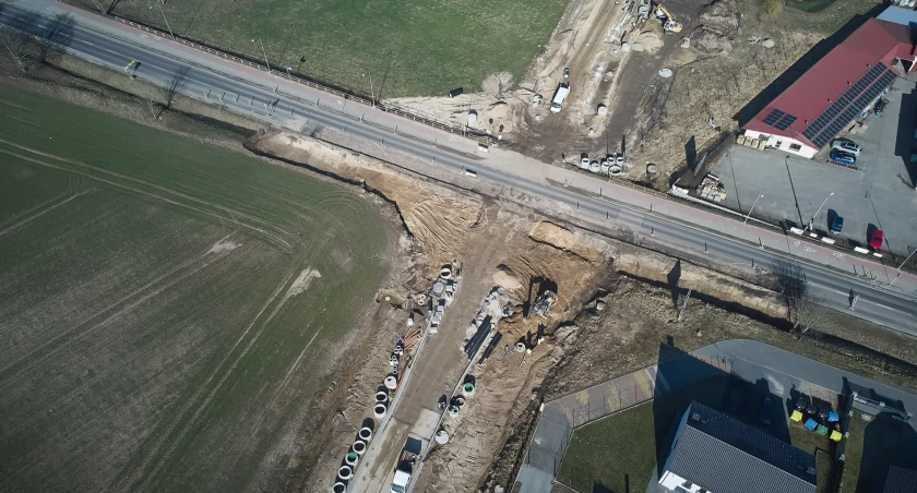 Jak wygląda budowa dwóch rond na Zachodnim Obejściu Chojnic?