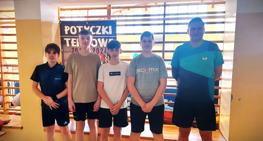 UKS Ósemka Chojnice na Wielkanocnym Turnieju Tenisa Stołowego w Subkowach