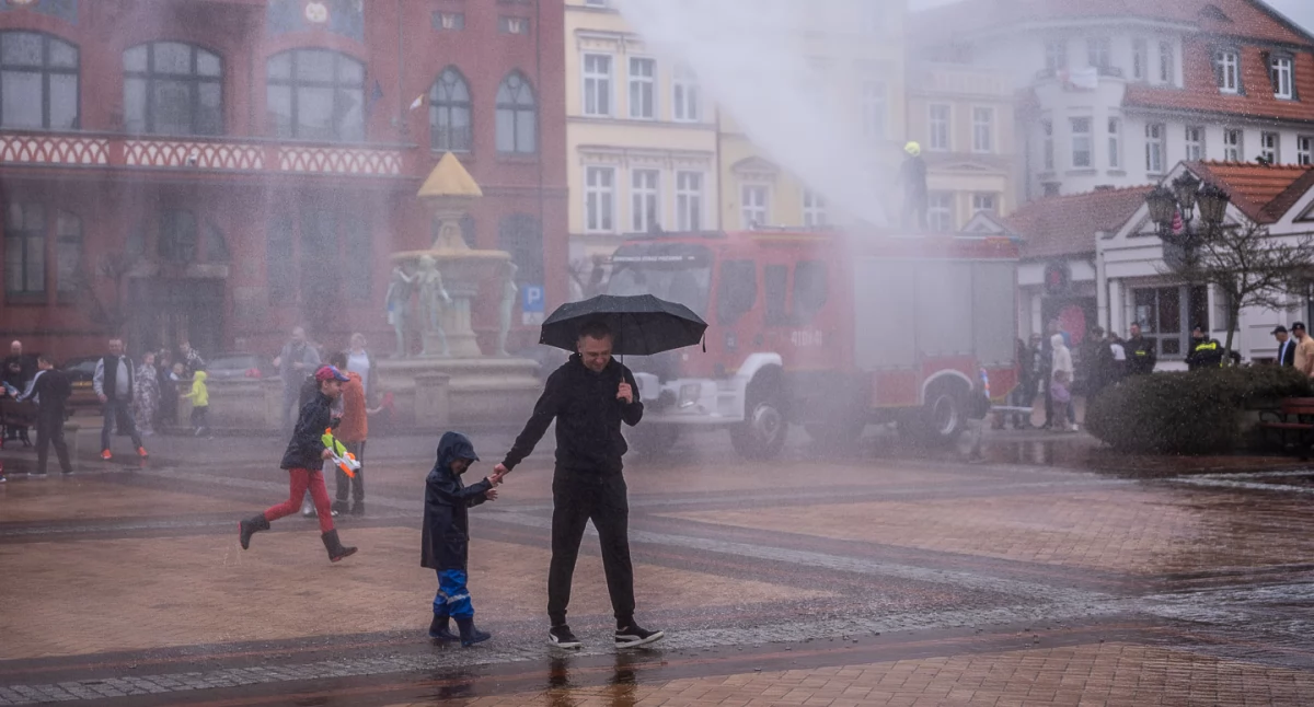 Lany poniedziałek w Chojnicach. Po takim laniu nie będziesz suchy!