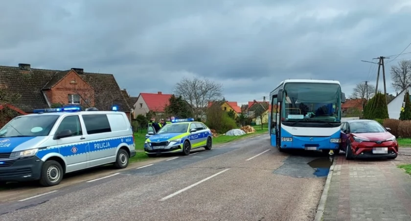 Kierowca autobusu zabrany do szpitala