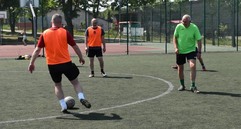 Walking futbol w Charzykowach: zagraj w piłkę bez biegania!