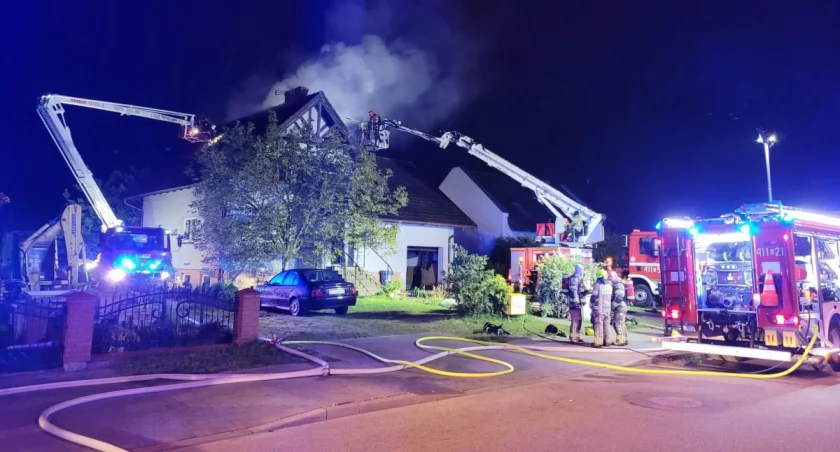 Tragedia w Chojnicach: Rodzina straciła dom w pożarze. Apel o pomoc!